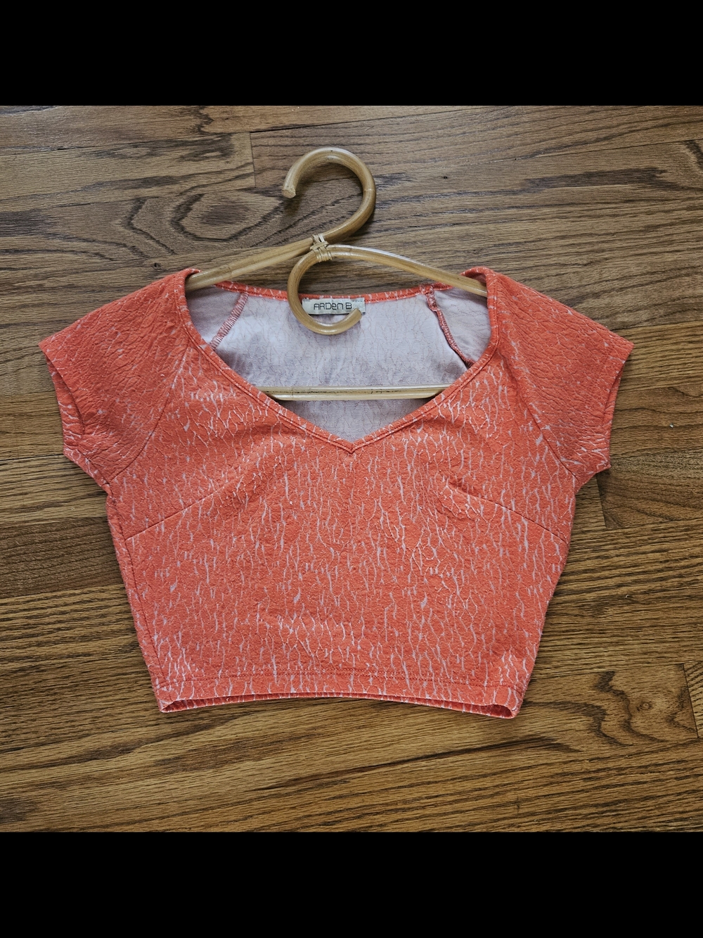 Arden B Coral-Marble V-Neck Cropped Tee